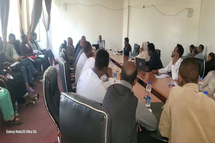 የማዕከላዊ ኢትዮጲያ ክልል ፍትህ ቢሮ ከተጠሪ ተቋማት እና ከስር መዋቅር አካላት ጋር የ 2017 በጀት ዓመት ፤ የ1ኛ ግማሽ ዓመት በዋና ዋና ተግባራት ዕቅድ አፈፃፀም ላይ ግምገማ አካሄደ።