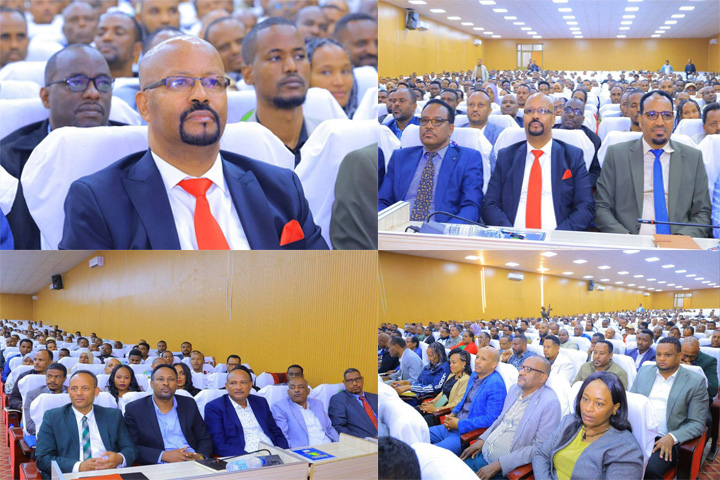 ርዕሰ መስተዳድር እንዳሻው ጣሰው (ዶ/ር) በተገኙበት በማዕከላዊ ኢትዮጵያ ክልል የ2017 በጀት ዓመት የፓርቲና የመንግስት አፈጻጸሞች፣በ2018 በጀት ዓመት የዕቅድ አቅጣጫዎች ላይ ያተኮረ የአመራር መድረክ በሆሳዕና ከተማ እየተካሔደ ነው