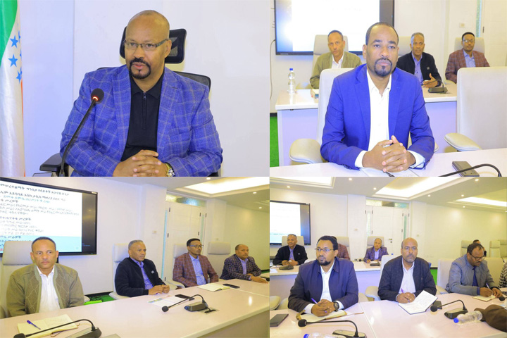 ርዕሰ መስተዳድር እንዳሻው ጣሰው (ዶ/ር) በሆሳዕና ከተማ የኮሪደር ልማት እና  አስፋልት መንገድ ስራ አስመልክቶ በጽ/ቤታቸው ውይይት እያካሔዱ ነው