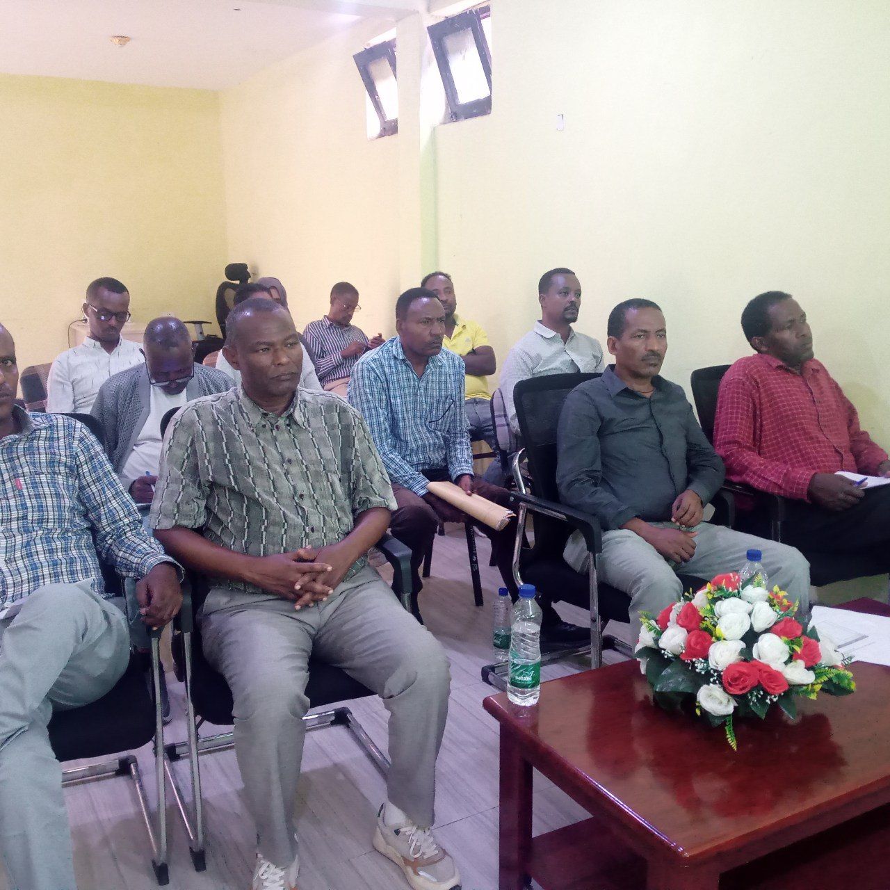 የማዕከላዊ ኢትዮጵያ ክልል ፍትህ ቢሮ  የዐቃቢያነ -ህግ የሙያ ሥነ-ምግባር ረቂቅ መመሪያ ለማሻሻል ከቢሮው  ዐቃቢያነ ህጎች ጋር ውይይት አደረገ።